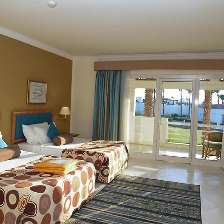 โจลี วิล กอล์ฟ แอนด์ รีสอร์ต Hotel ชาร์มเอลชีค ภายนอก รูปภาพ A room at the Hilton Sharm El Sheikh