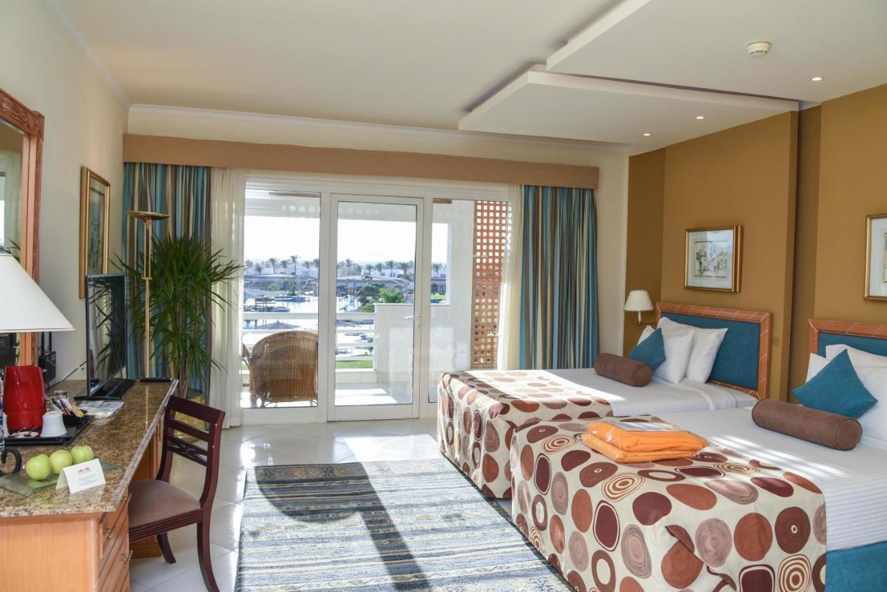 โจลี วิล กอล์ฟ แอนด์ รีสอร์ต Hotel ชาร์มเอลชีค ภายนอก รูปภาพ A room at the Hilton Sharm El Sheikh