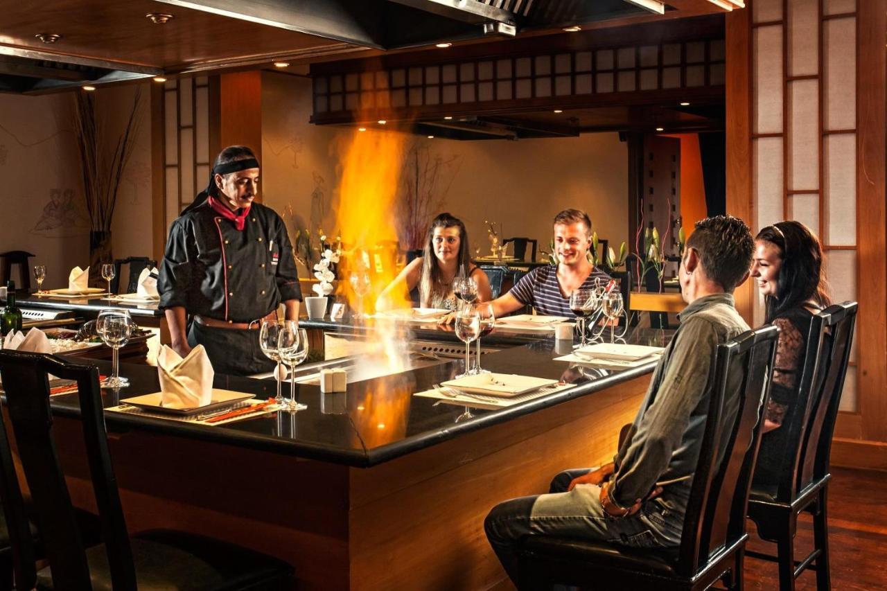 โจลี วิล กอล์ฟ แอนด์ รีสอร์ต Hotel ชาร์มเอลชีค ภายนอก รูปภาพ A chef cooking at the table