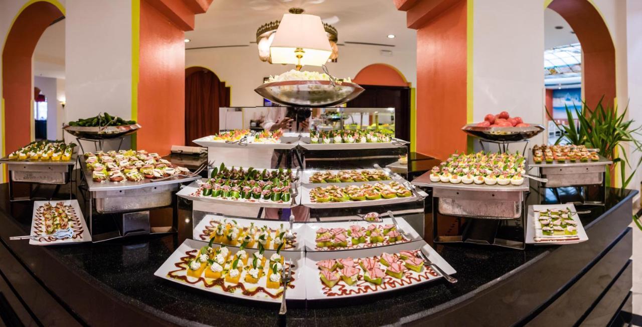 โจลี วิล กอล์ฟ แอนด์ รีสอร์ต Hotel ชาร์มเอลชีค ภายนอก รูปภาพ A buffet at a hotel