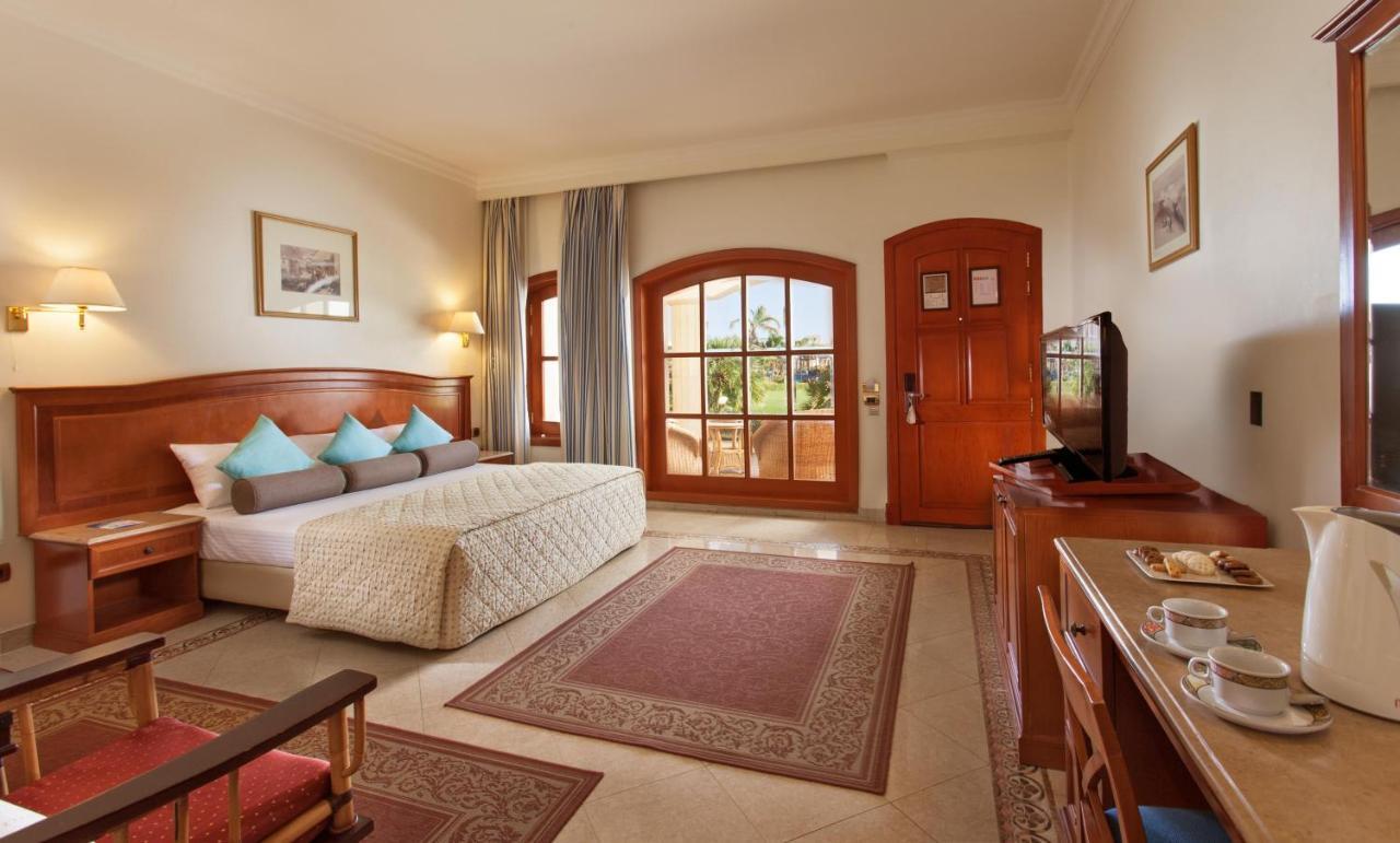 โจลี วิล กอล์ฟ แอนด์ รีสอร์ต Hotel ชาร์มเอลชีค ภายนอก รูปภาพ A room at the Hilton Sharm El Sheikh